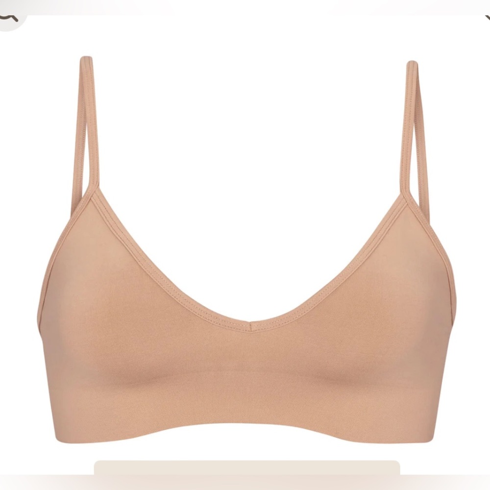 NWT SKIMS Soft Smoothing Seamless Bralette Color: Desert Size XS